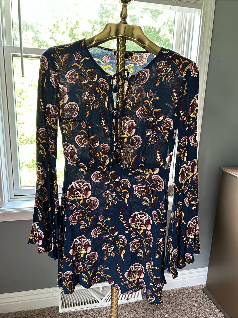 Women's Navy Floral V-Neck Long-Sleeve Dress